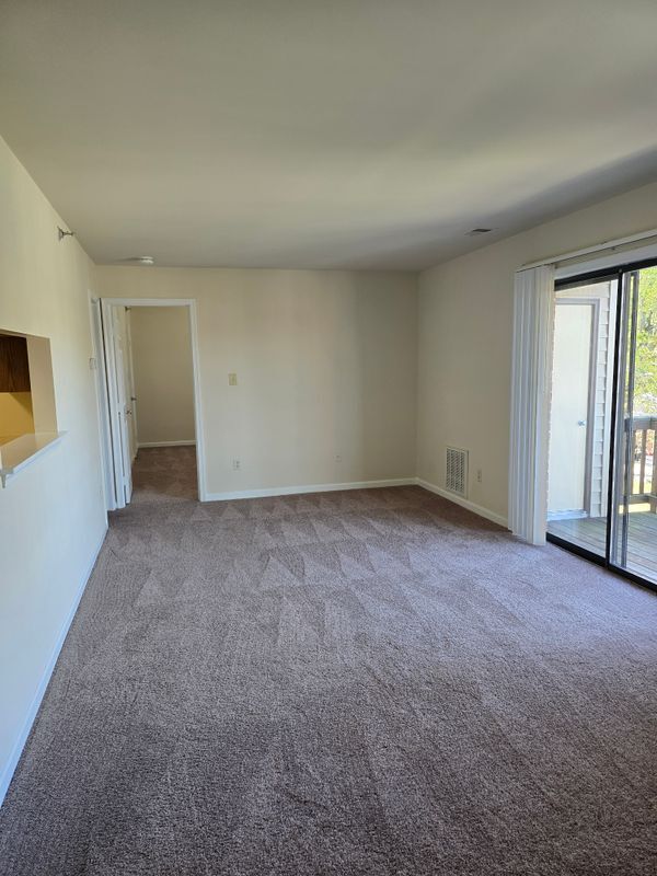 Building Photo - 800 Thomas Ct