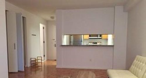 Foto del edificio - 445 W 37th St