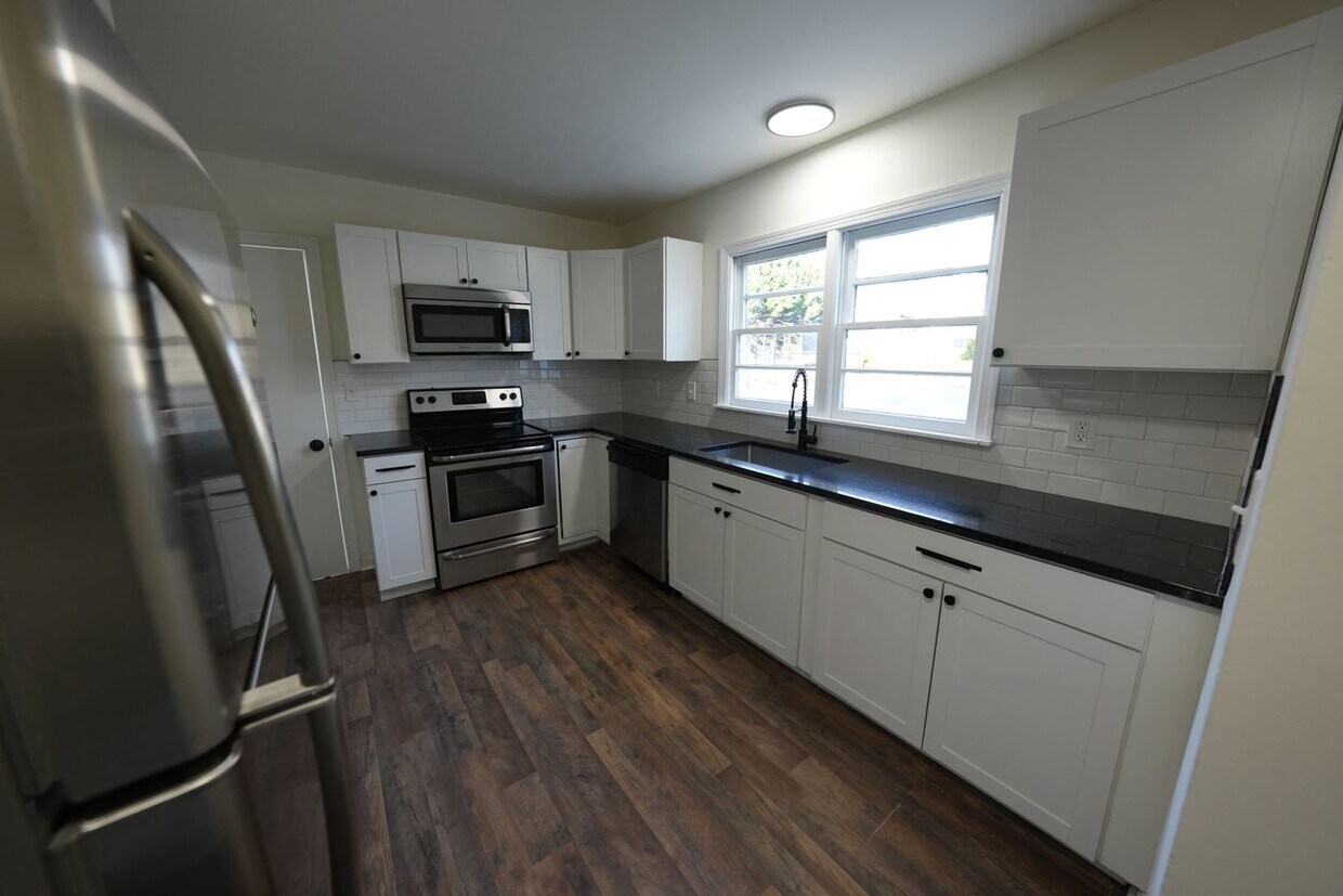 Newly renovated 2bedroom 1 bathroom for rent! - Newly renovated 2bedroom 1 bathroom for rent!