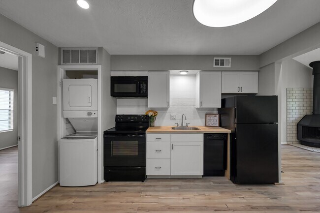 Foto del edificio - 12900 Walden Rd