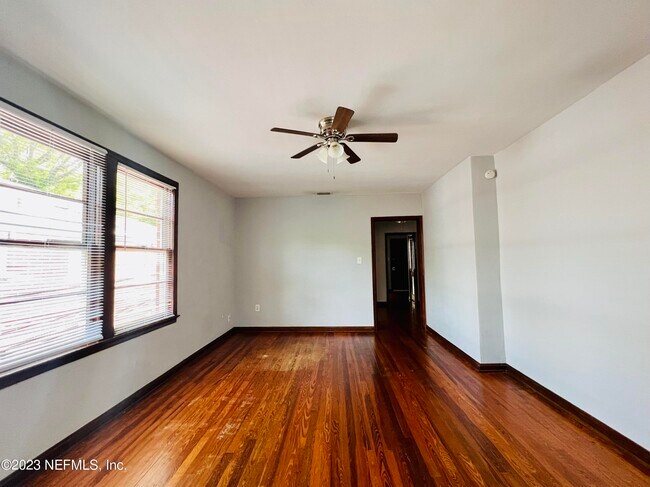 Foto del edificio - 2569 Myra St