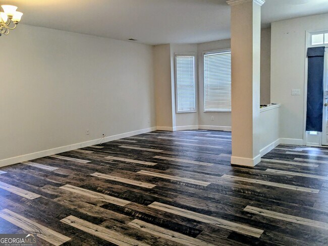 Building Photo - 137 Village Green Cir