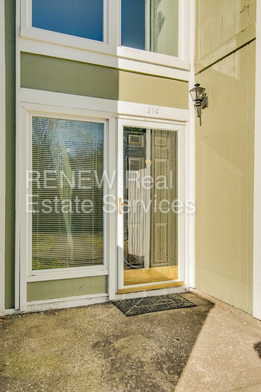 Building Photo - 214 Raintree Dr