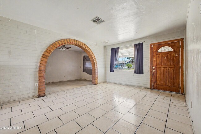 Building Photo - 5828 N 63rd Dr