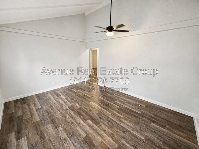 Building Photo - 830 Loekes Dr