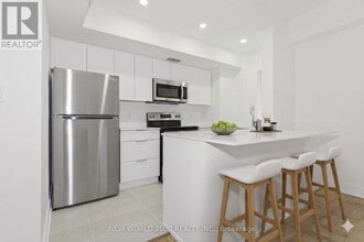Building Photo - 110 St Clair Ave W