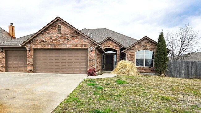 Building Photo - Gorgeous 3 Bed & Study in Moore