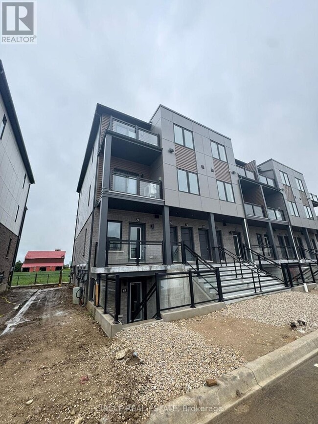 Building Photo - 940 St David St N