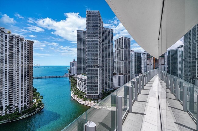 Foto del edificio - 300 Biscayne Boulevard Way