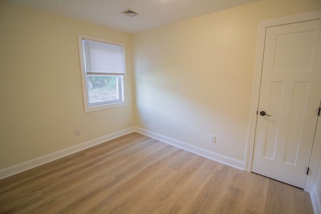 Building Photo - South Colonie Schools 3BR 1BA