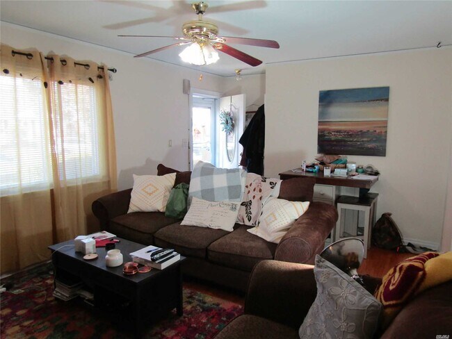 Foto del edificio - 76-43 271st St