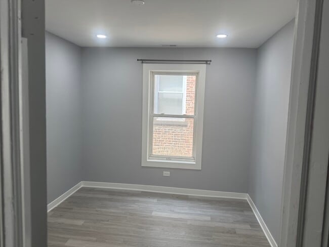 Building Photo - 1217 E 53rd St