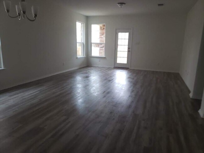 Foto del edificio - 1824 Stinnett Dr