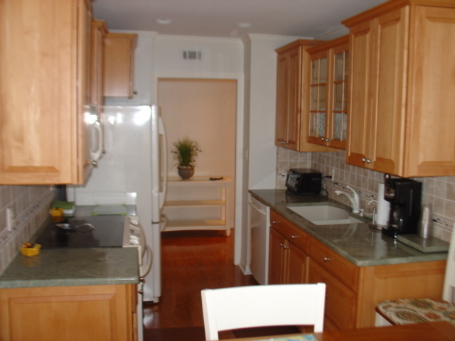 Building Photo - Beautiful 6th Floor River View Condo in Fi...