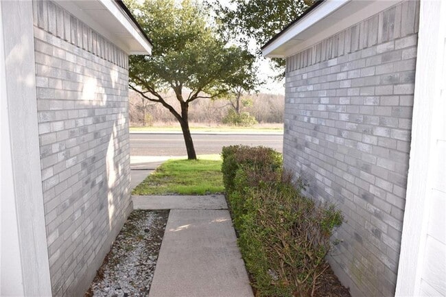 Foto del edificio - 1608 Southwestern Blvd
