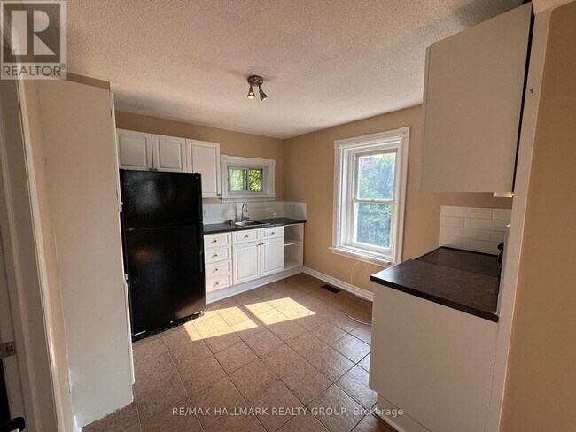 Building Photo - 1308 Shillington Ave