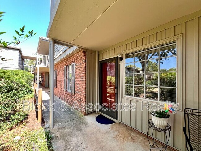 Building Photo - 3816 Country Club Rd