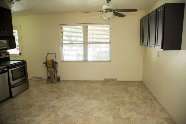 Building Photo - 1676 Alicia Street