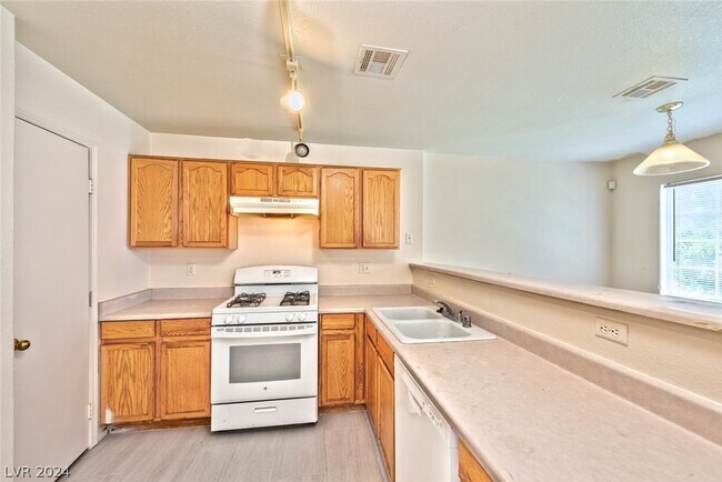 Building Photo - 2525 Sierra Bello Ave