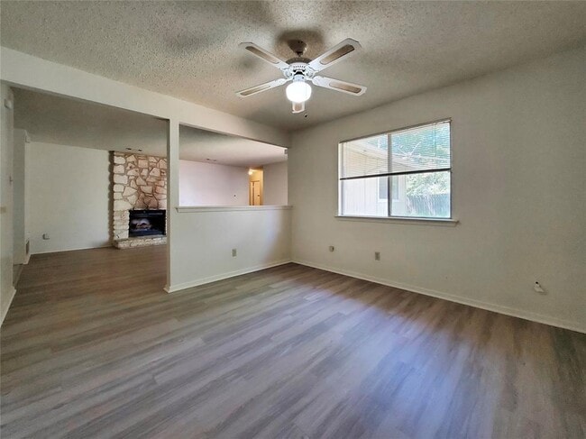 Building Photo - 2827 Wilcrest Dr