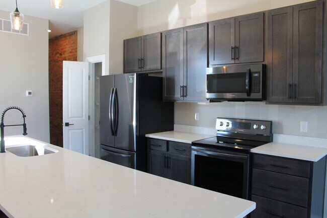 Building Photo - 715 Greenup St