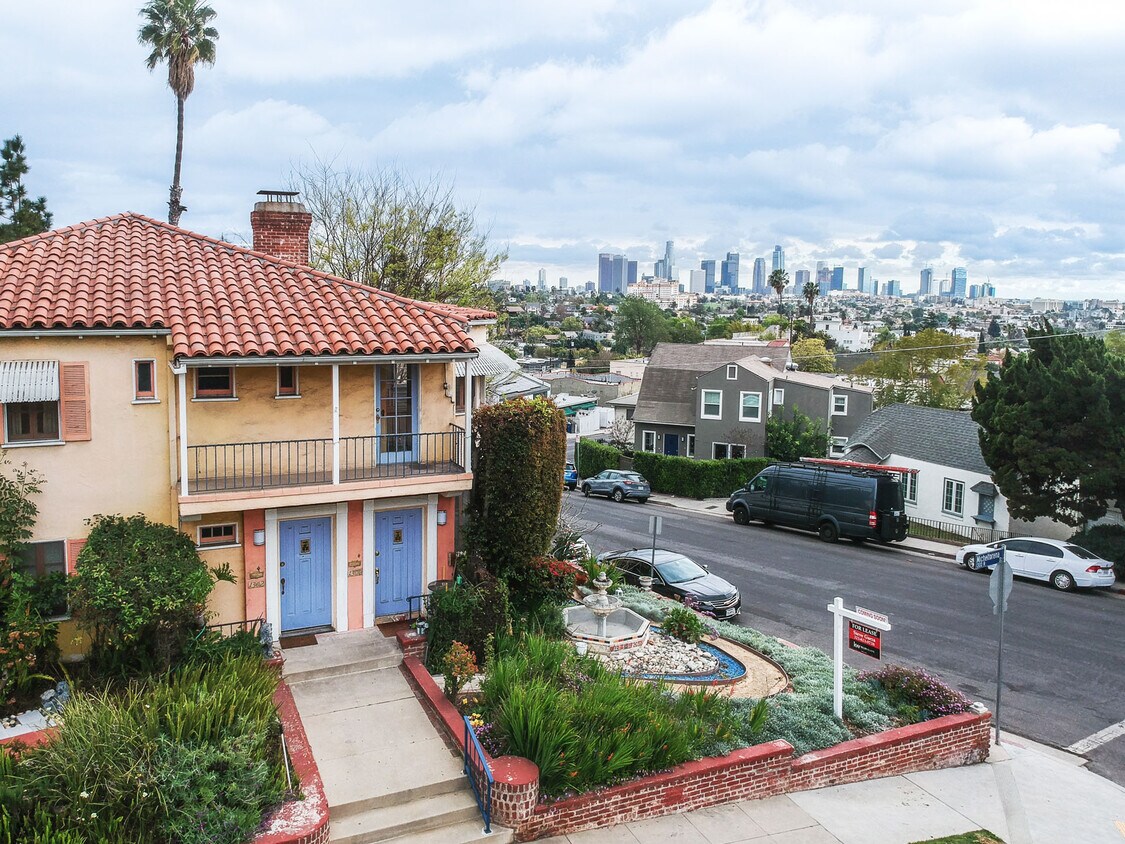 Primary Photo - 1302 Micheltorena St