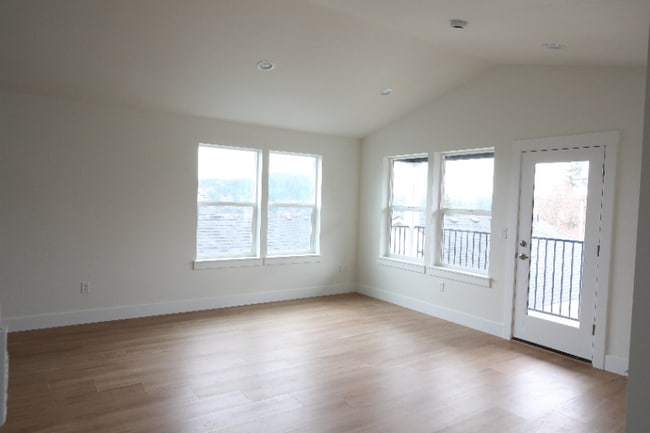 Building Photo - 12913 SE Ridgecrest Rd