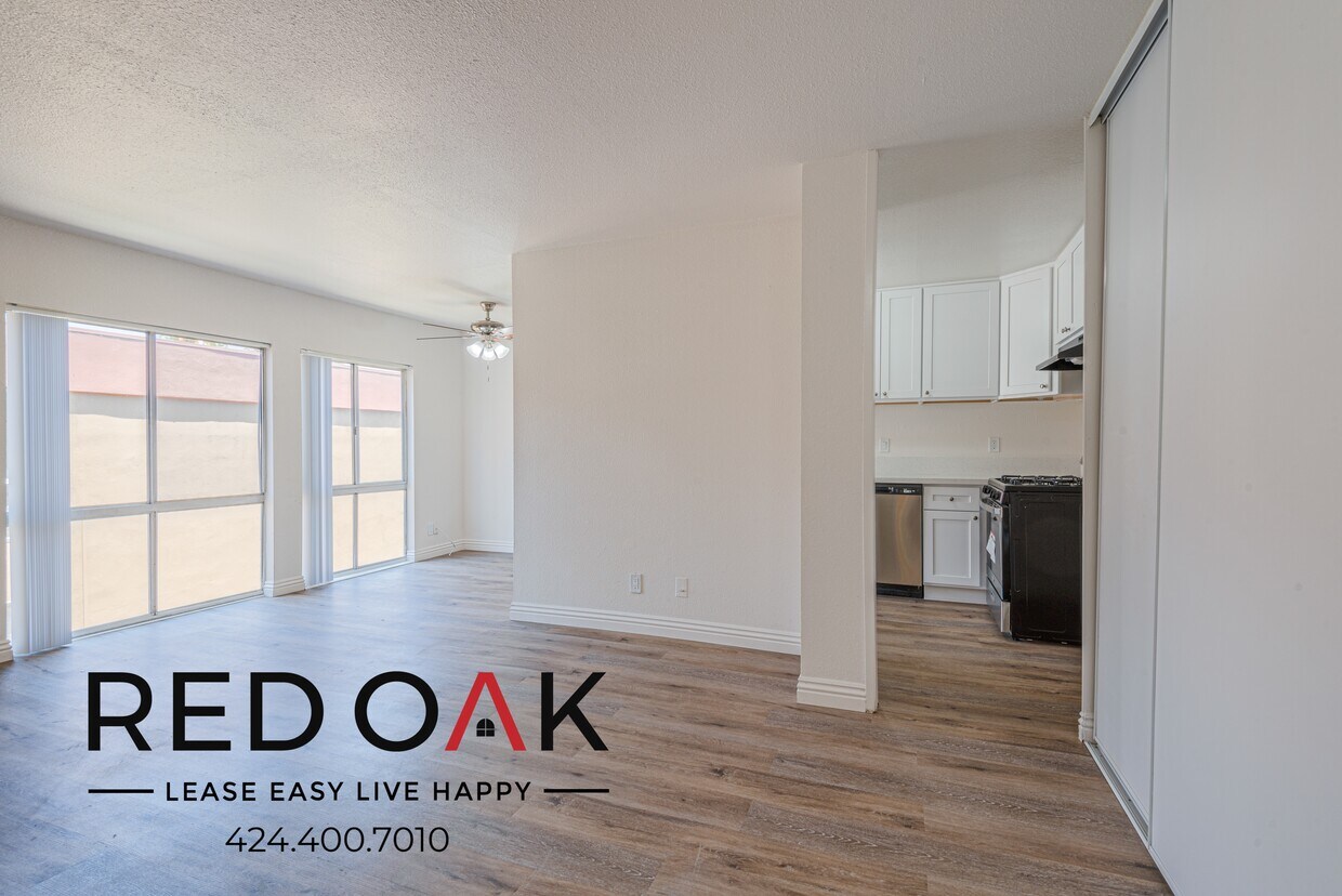 Foto principal - 17830 Sherman Way