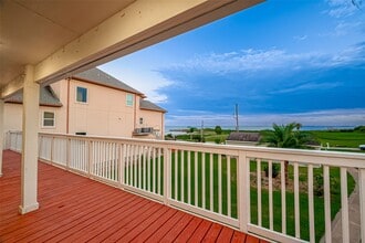 Building Photo - 510 Surf Oaks Dr