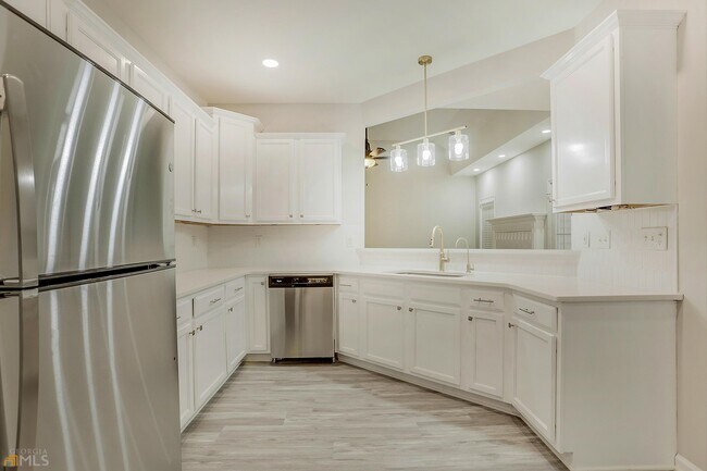 Building Photo - 4233 Essex Dr