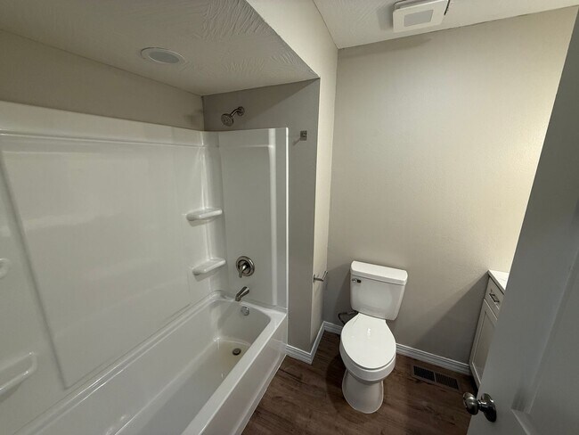 Foto del edificio - Newly Refurbished !