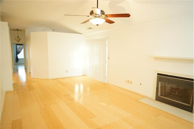 Foto del edificio - 4212 Kensington Garden Ct