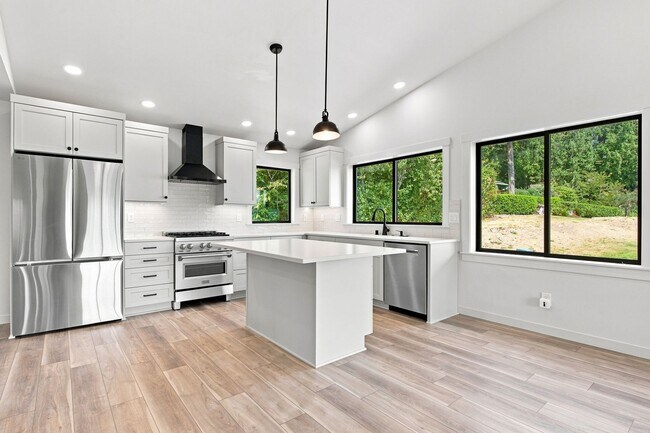 Foto del edificio - 17697 Angeline Ave NE