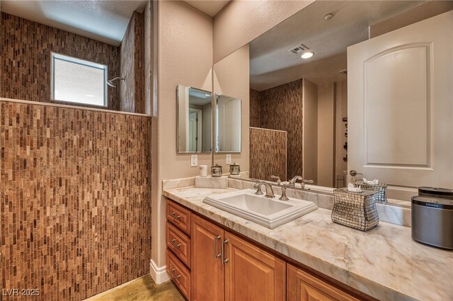 Building Photo - 9216 Tesoras Dr