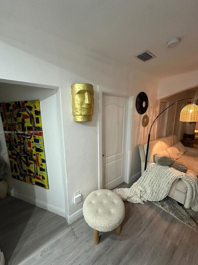 Foto del edificio - 1874 NW 65th St
