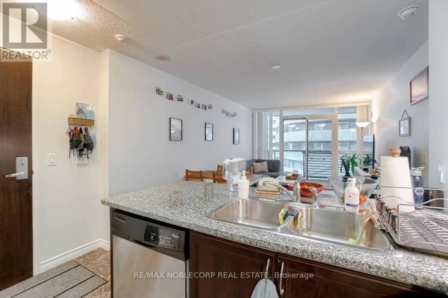 Building Photo - 19 Grand Trunk Crescent