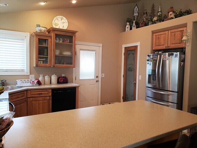 Foto del edificio - Fully Furnished Exquisite West-End Home! 650 Minimum Credit Score Required