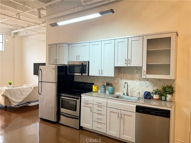 Foto del edificio - 312 W 5th St