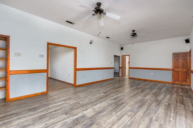 Building Photo - 602 Dogwood Rd