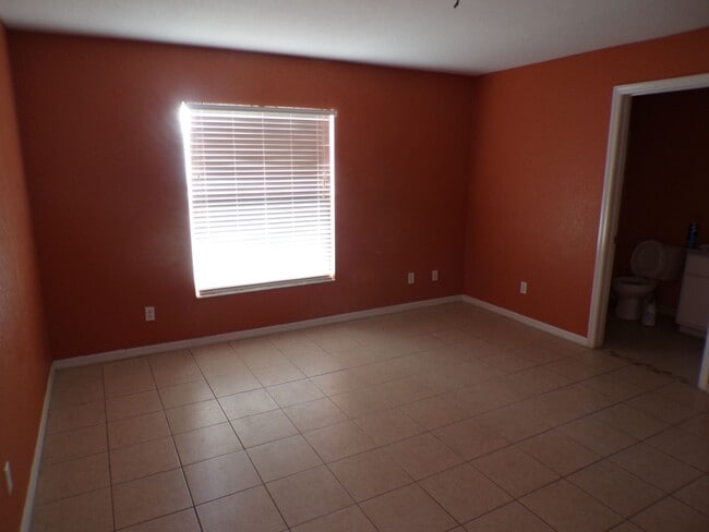 Building Photo - Nice home in the Shores