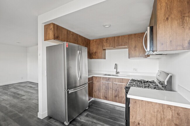 Foto del edificio - 215 N. Fickett St.