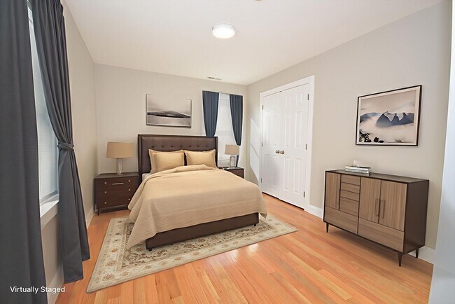 Foto del edificio - 18 Eaton Ave