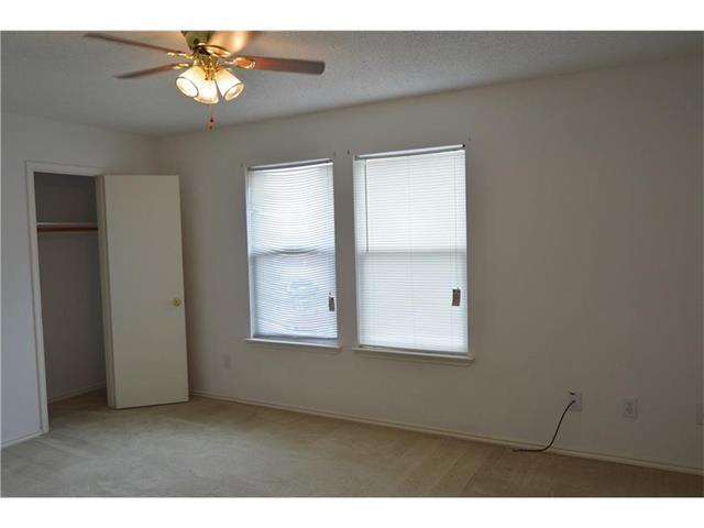 Building Photo - 1600 Crown Point Dr