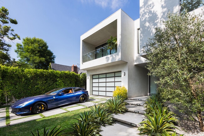 Building Photo - 726 N Martel Ave