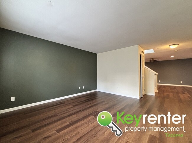 Building Photo - Spacious 4-Bedroom, 2.5 Bath Dupont Rental...