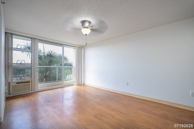 Foto del edificio - $2,500 / 2br - 2 BED 1 BATH CONDO IN PLANTATION TOWN APTS
