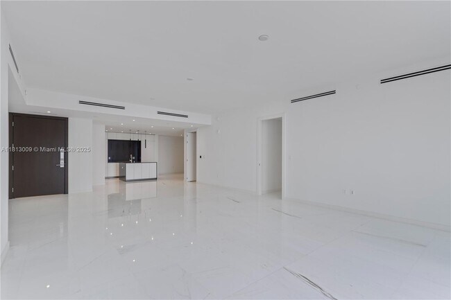 Building Photo - 300 Biscayne Blvd Way