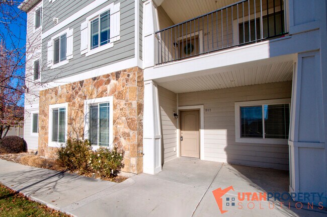 Foto del edificio - 1807 N Crest Rd