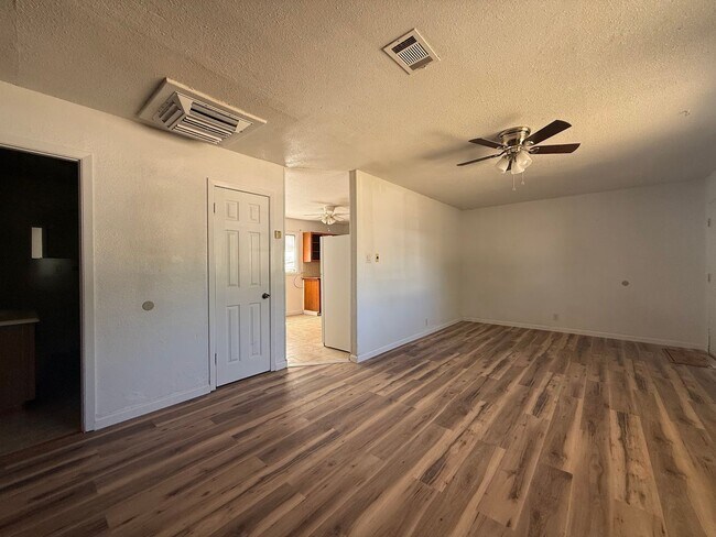 Foto del edificio - 809 Spruce Ave