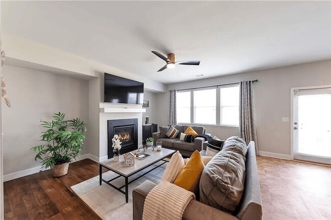 Foto del edificio - 3 Bedroom Townhome in Atlanta